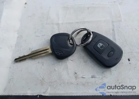 2001 Hyundai Elantra Gt z USA, uszkodzony, nr VIN KMHDN55D81U027965